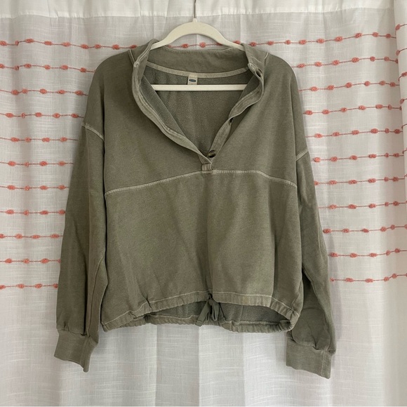 Old Navy Garment-Dyed Mock-Neck Henley Sweatshirt - Picture 4 of 5